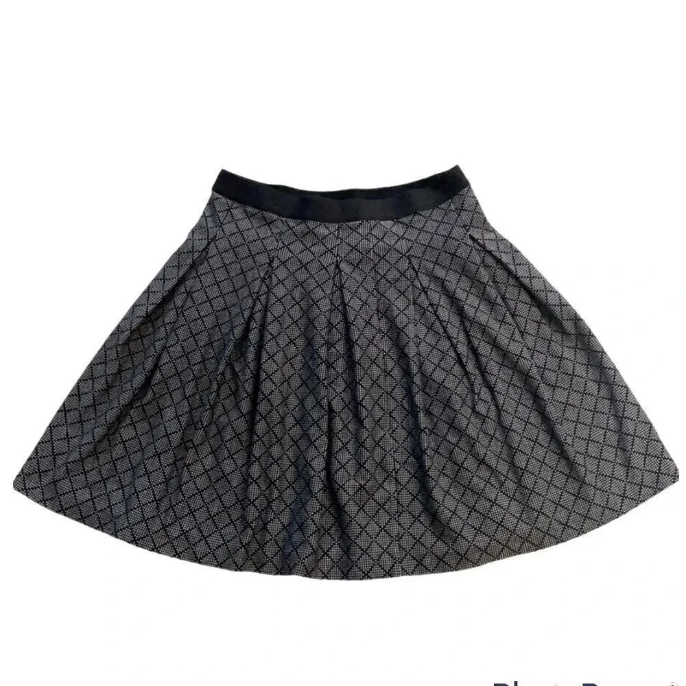 Uniqlo pleated stretch mini skirt, black,  tan geometric print. Women’s size M